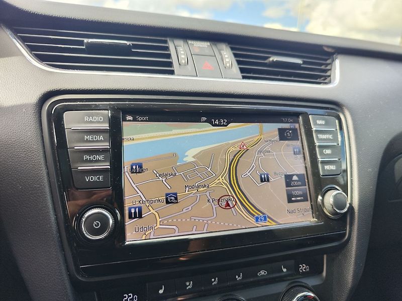Škoda Octavia 2.0 TDI/135kW RS - fotka 21 z 33