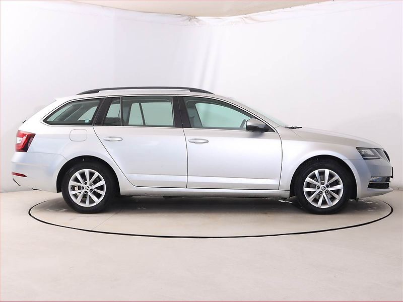 Škoda Octavia (2018) 2.0 TDI, Serv.kniha, Tempomat - fotka 6 z 20