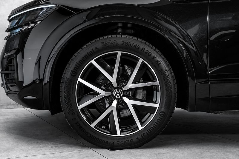 Volkswagen Touareg R-line 4M Vzduch IQ Ergo - fotka 2 z 24