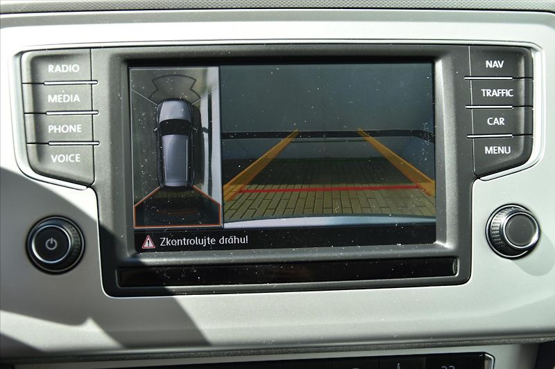 Volkswagen Passat 2.0TDi COMFORTLINE SERVIS. KN. - fotka 18 z 25