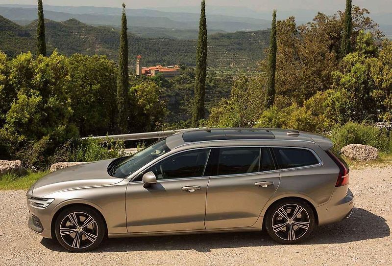 Volvo V60.