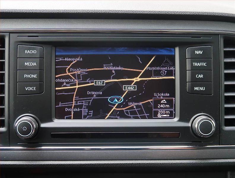 Seat Leon (2015) 2.0 TDI FR, Automat, Navi - fotka 16 z 19