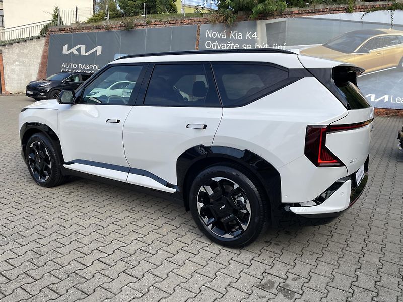 Kia EV5 (2026) 4x4 GT-Line EvoPark+Tech+PNS - fotka 5 z 28