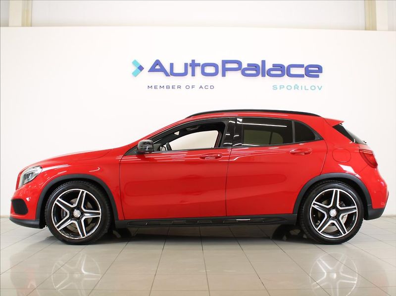 Mercedes-Benz GLA 2,0 250 4M AMG paket Kam.ČR - fotka 5 z 23