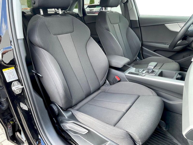 Audi A4 (2022) 2.0 35 TFSI 110 kW S-tronic S- - fotka 9 z 30
