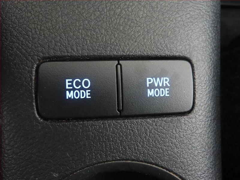 Toyota Hilux (2021) 2.4 D-4D - fotka 14 z 15