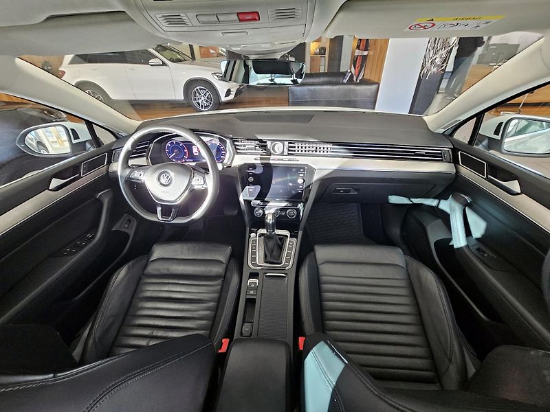 Volkswagen Passat (2019) R-Line 4M  - fotka 13 z 23