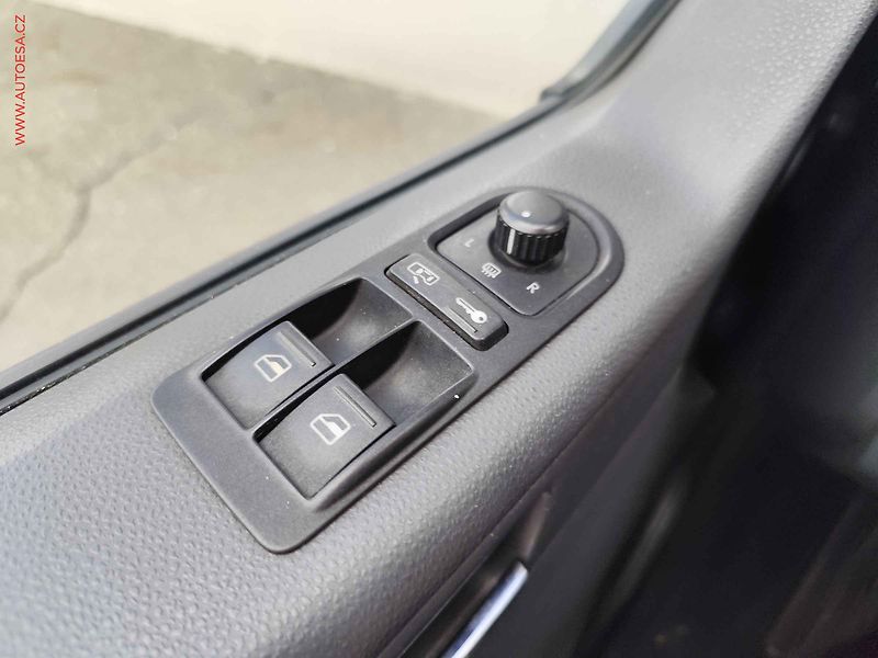 Volkswagen Caravelle (2008) 2.5TDi 8míst, AC, TZ, park - fotka 19 z 21
