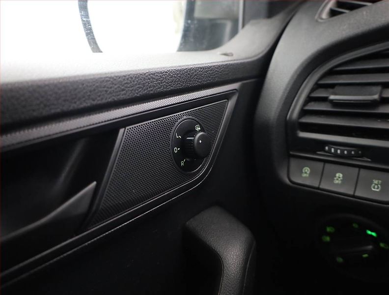 Škoda Fabia (2018) 1.0 TSI, Serv.kniha - fotka 12 z 15