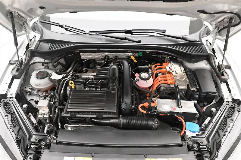 Škoda Superb 1,4 TSI iV 160KW DSG Ambition - fotka 9 z 31