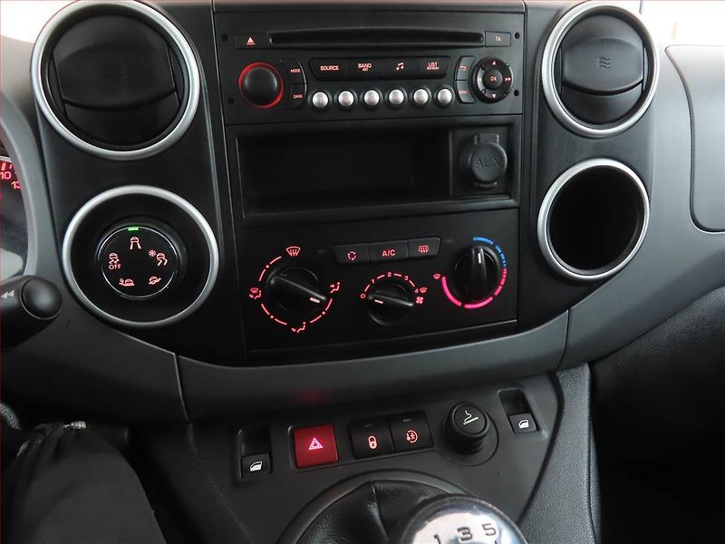 Peugeot Partner (2017) Outdoor 1.6 16V, 5Míst, ČR - fotka 12 z 13