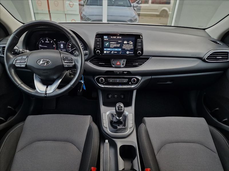 Hyundai i30 1.6 CRDi Comfort,ČR,1.Majitel - fotka 24 z 49