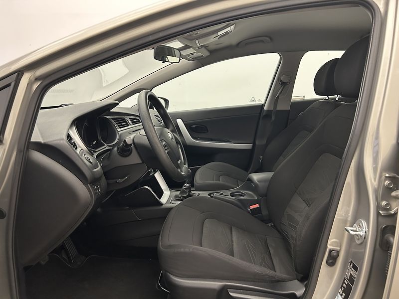 Kia Ceed 1.4 CVVT Comfort Plus - fotka 14 z 22