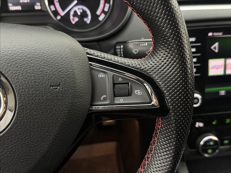 Škoda Octavia 2,0 135kW RS CHALLENGE 1MAJ ČR - fotka 11 z 43