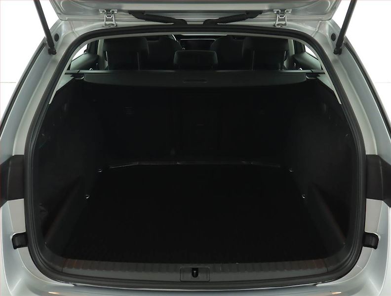 Škoda Octavia (2023) Ambition 2.0 TDI, ČR,1.maj - fotka 13 z 15