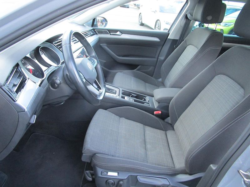 Volkswagen Passat Business Premium 2.0 TDI 110 k - fotka 6 z 21