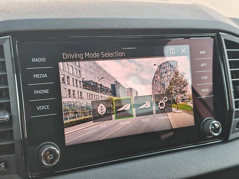 Škoda Karoq Sportline 1,5TSI - fotka 19 z 25