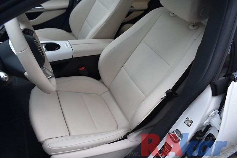Mercedes-Benz CLA 350 EQ 4matic - fotka 17 z 28