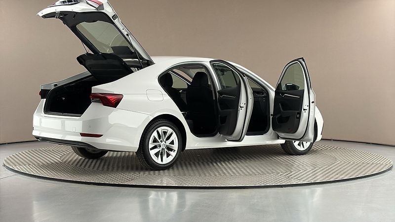 Škoda Octavia 2.0 TDI DSG Style - fotka 6 z 27