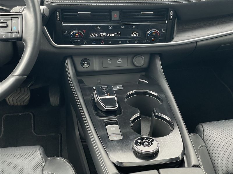 Nissan X-Trail 1,5 e-POWER e-FORCE AWD TEKNA+ - fotka 12 z 24