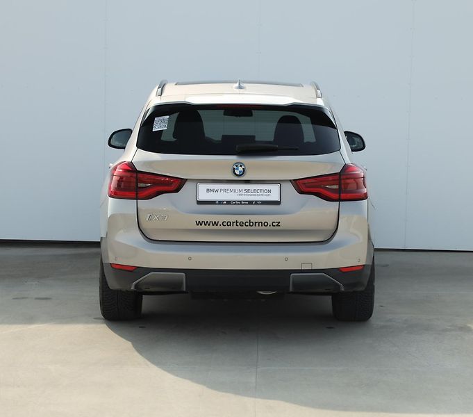 BMW iX3 - fotka 10 z 19