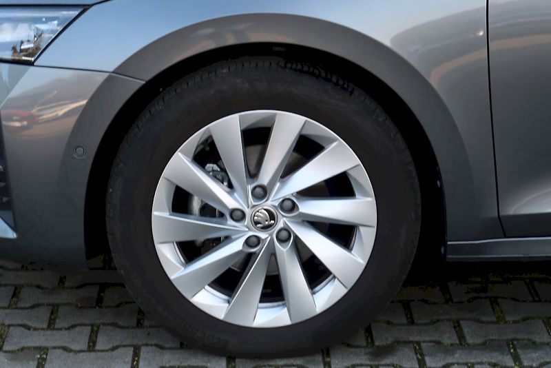 Škoda Octavia (2024) Top Selection 1.5 TSI 110 kW - fotka 6 z 28