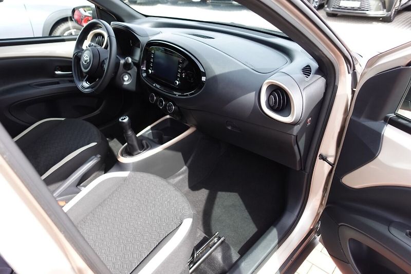Toyota Aygo 1,0i 53kW M/T Style - fotka 12 z 26