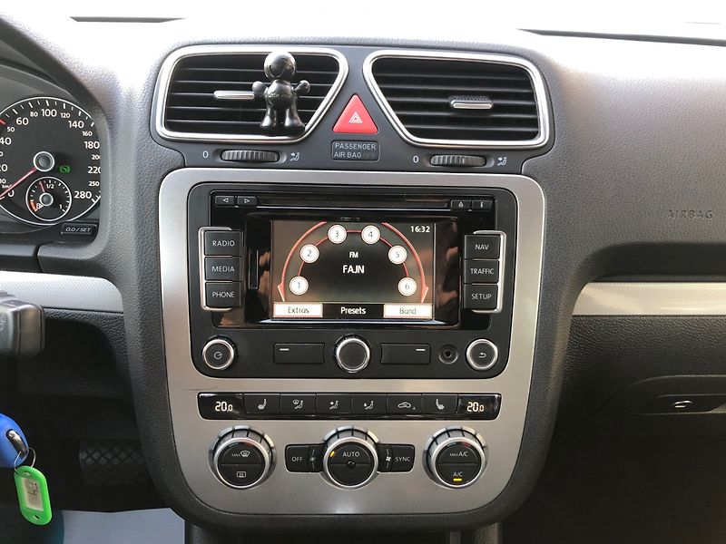 Volkswagen Scirocco (2012) 2.0 Sport - fotka 17 z 42