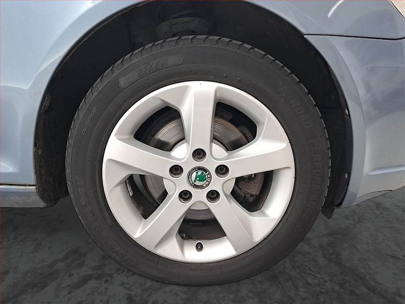 Škoda Octavia (2012) Elegance 1.6 TDI, Serv.kniha - fotka 14 z 16