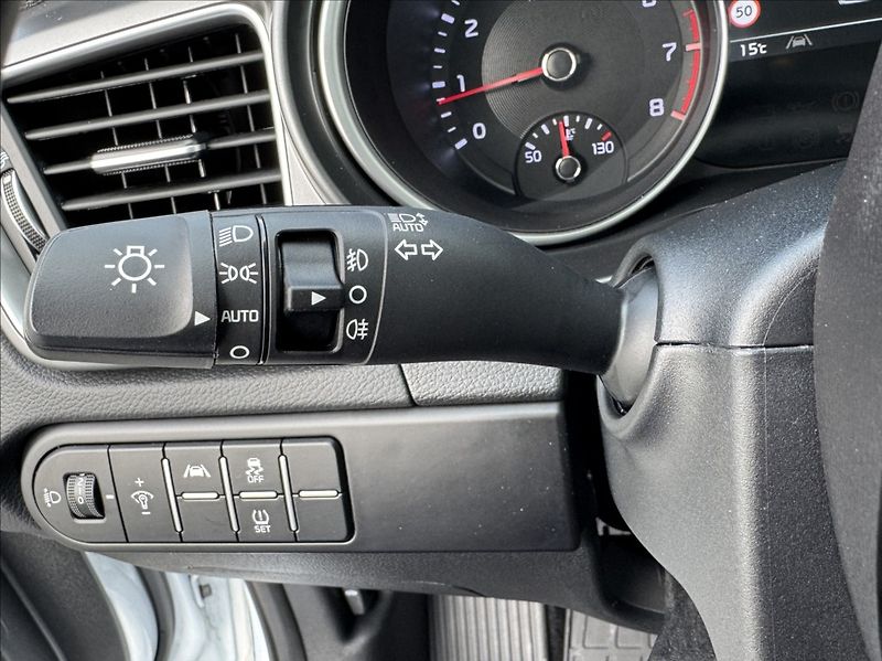 Kia Ceed 1,5 T-GDi Spin DPH 1.maj ČR - fotka 27 z 50