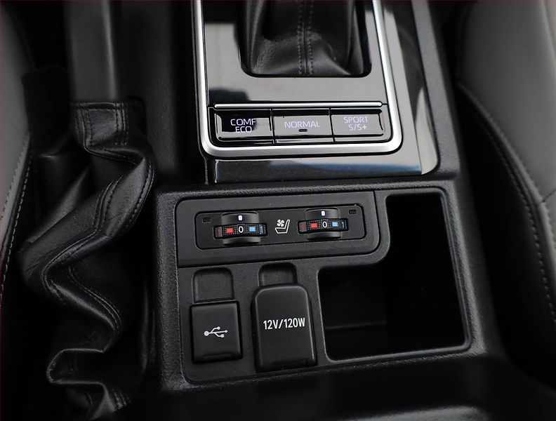 Toyota Land Cruiser (2023) 2.8 D-4D - fotka 12 z 22