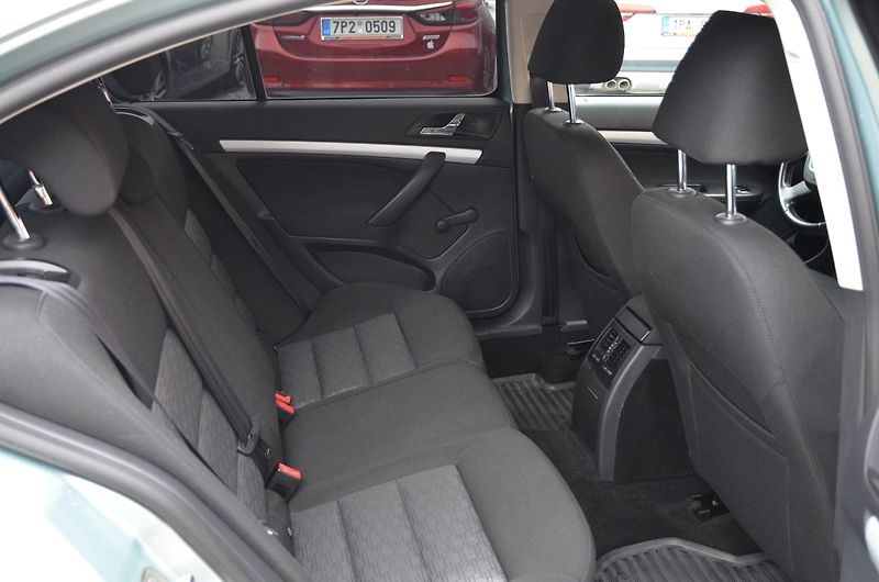 Škoda Octavia (2009) 1.6 MPi 75kW Ambition / ČR - fotka 17 z 31