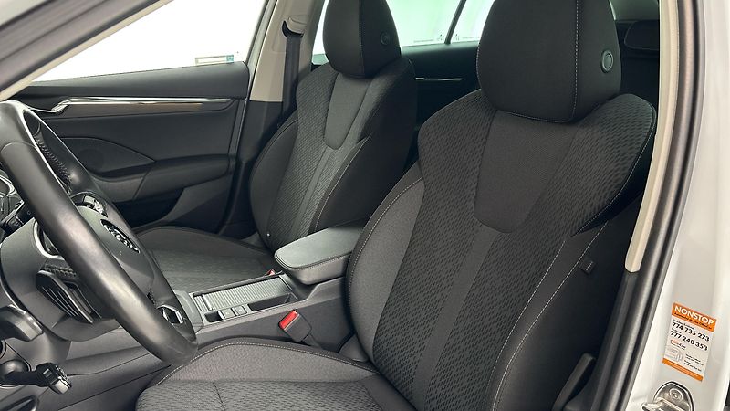Škoda Octavia 2.0 TDI DSG Style Combi - fotka 15 z 24