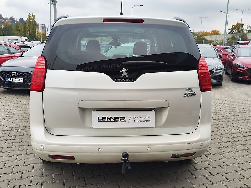 Peugeot 5008 2.0 HDI/110kW Allure - fotka 6 z 35