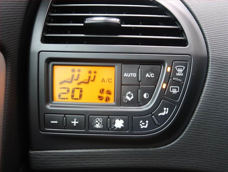 Citroën C4 Picasso (2011) 1.6 i, nová STK, jezdí výborně - fotka 17 z 18