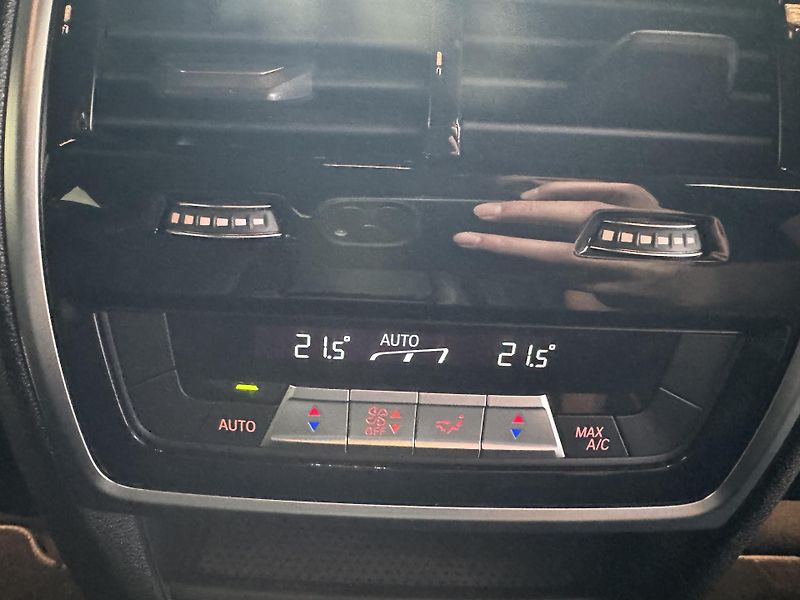 BMW X6 (2019) 40i REZERVACE - fotka 29 z 43