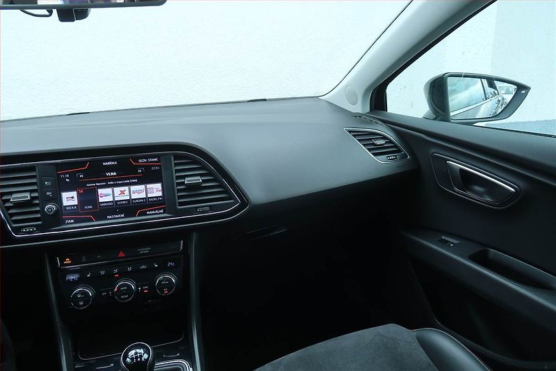 Seat Leon (2017) 1.4 TSI, Kůže, Tempomat - fotka 8 z 23