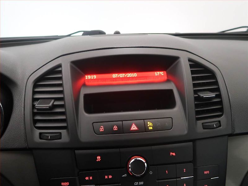 Opel Insignia (2009) 2.0 CDTI, po STK, levný provoz - fotka 12 z 14