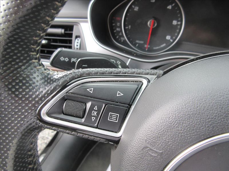 Audi A6 Avant 3,0 TDI Sline - fotka 12 z 19