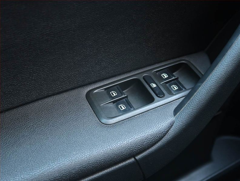 Škoda Yeti (2011) Elegance 2.0 TDI, 4X4 - fotka 18 z 23