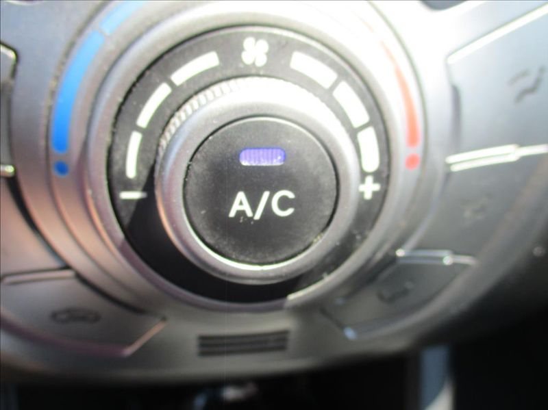 Hyundai ix20 1,6 CVVT, digiklima,servis,CZ, - fotka 22 z 39