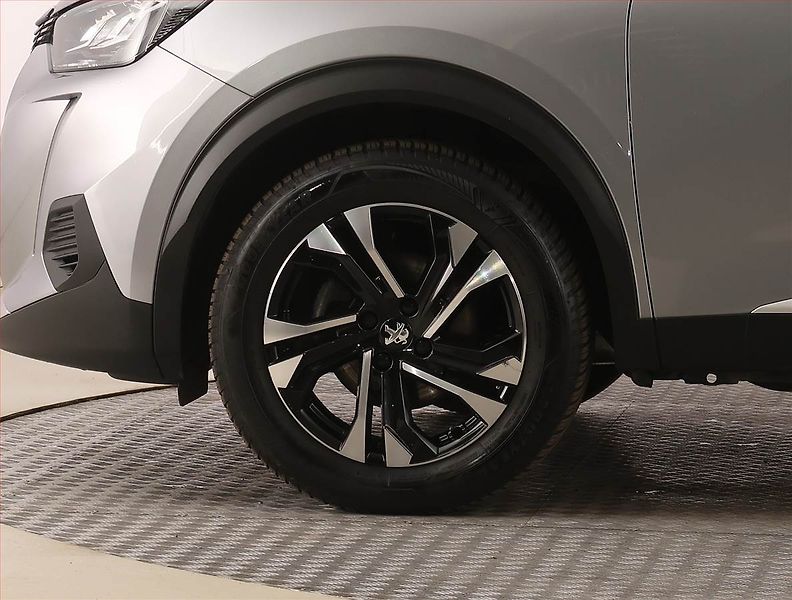 Peugeot 2008 (2022) Allure 1.2 PureTech, Automat - fotka 15 z 25