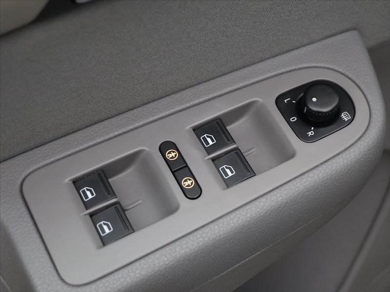 Seat Alhambra 2,0 TDI 103 kW 4DRIVE Panorama - fotka 17 z 38