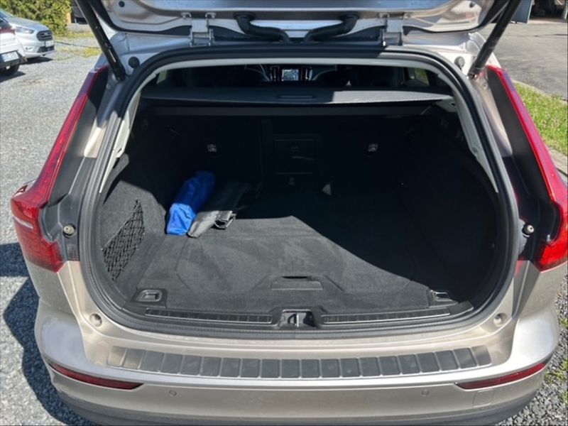 Volvo V60 2,0 B4 benzin Core AT - fotka 6 z 11