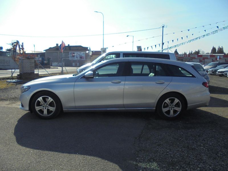 Mercedes-Benz Třídy E (2017) 220D - 4MATIC - SUPER VÝBAVA - fotka 4 z 11