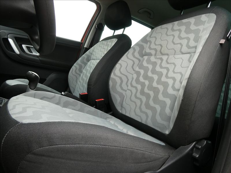 Škoda Fabia 1,4 i16V 1.MAJITEL,závěs,2xkol - fotka 32 z 48