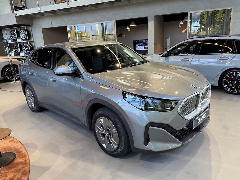 BMW iX2 xDrive 30 - fotografie inzerátu