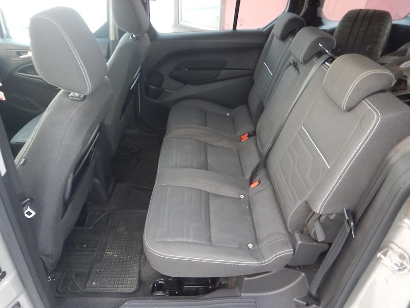 Ford Tourneo Connect 1.6 TDCi, 7 MÍST - fotka 10 z 29