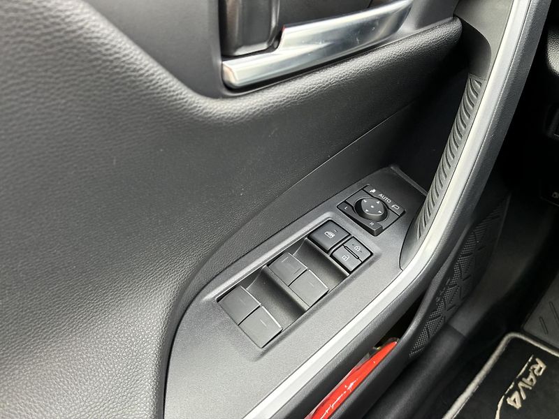 Toyota RAV4 2.5 HSD e-CVT AWD Comfort Styl - fotka 13 z 22
