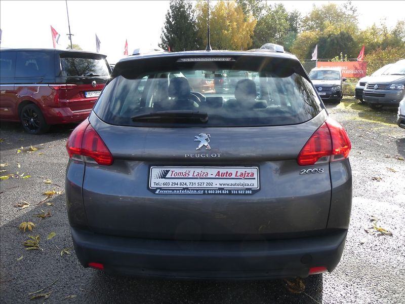 Peugeot 2008 1,2 PureTech 60kW - fotka 8 z 38
